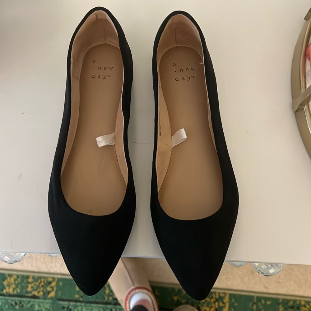 Pointed toe black ballet flats